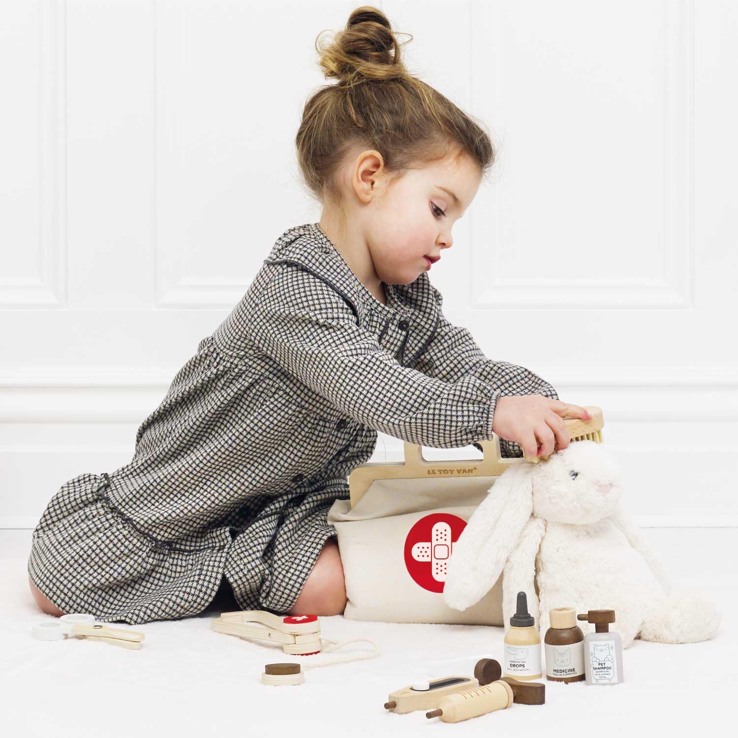 Wooden Doctor and Vet Pretend Play Set for Kids Ages 3 and Up